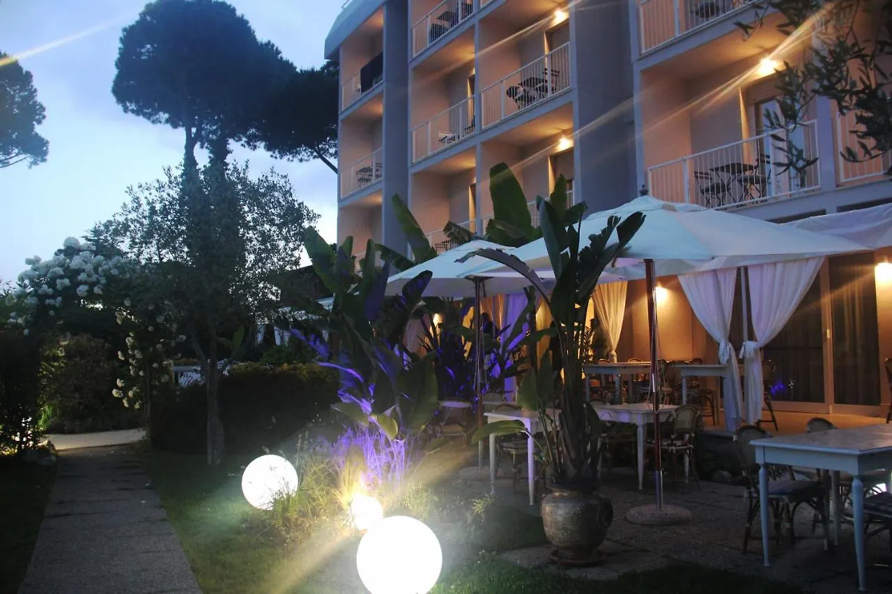 ****  Hotel Bijou Forte dei Marmi Itálie