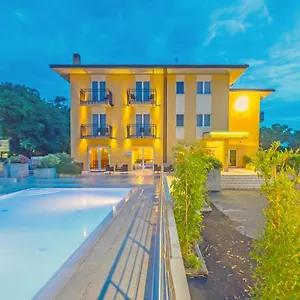 https://nuova-barcaccia.hotelinveneto.com